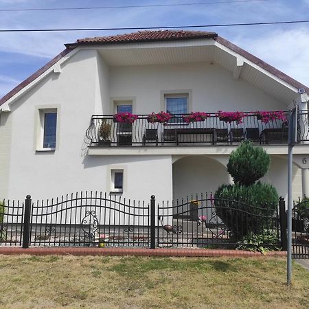 Pokoje Goscinne Cuma Leba Exterior photo